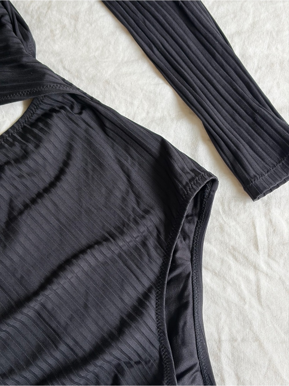 Rip Curl Black Ribbed Long-Sleeve Cutout Swimsuit SMALL - Picture 2 of 6